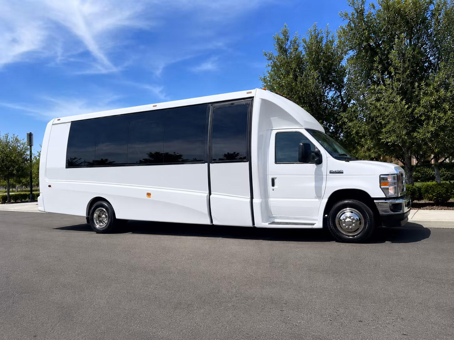 corporate airport transfer buses between st charles and lambert st louis stl