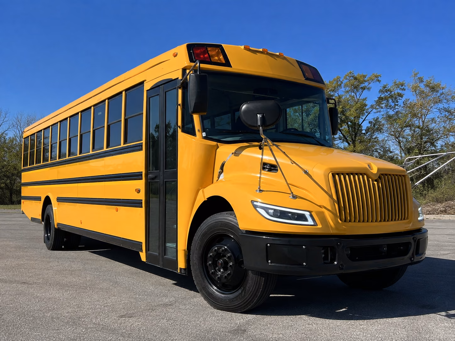 school buses and charter buses for outdoor and state park excursions
