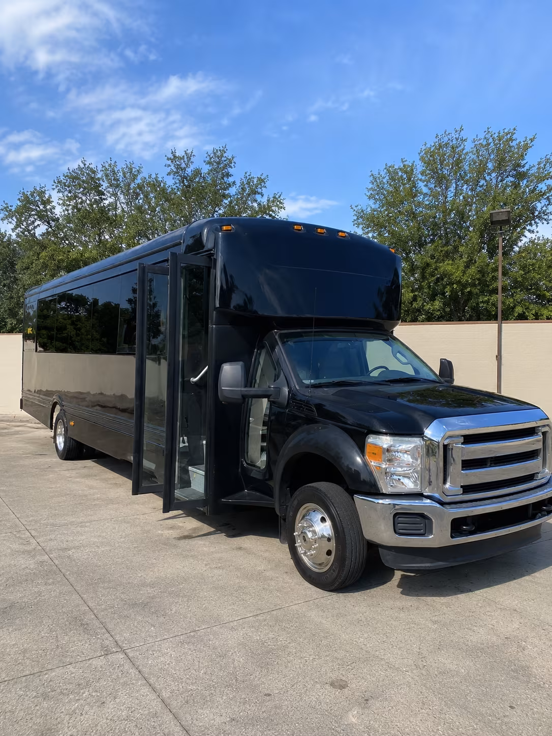 st charles 20 passenger party bus